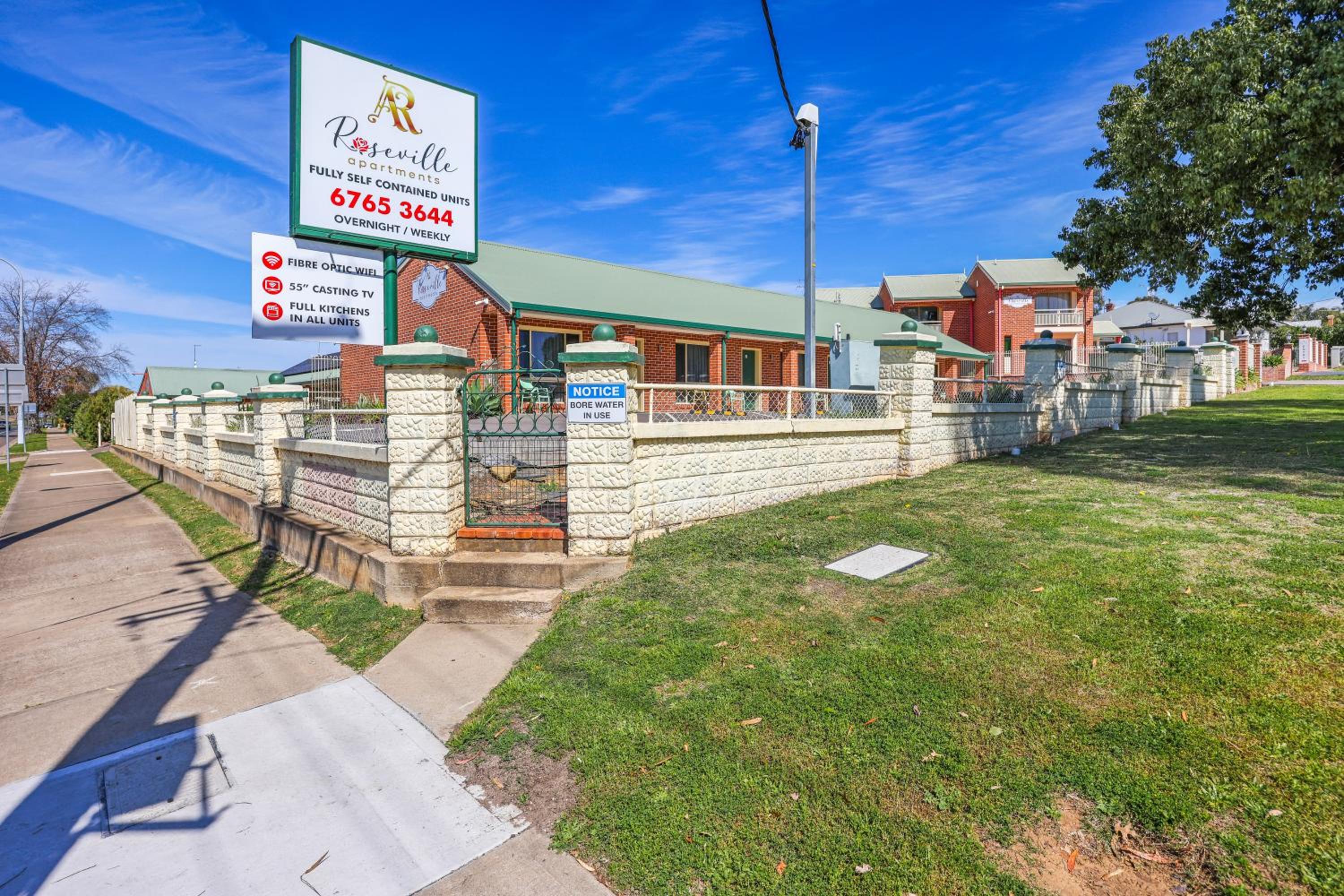 Roseville Motel and Apartments