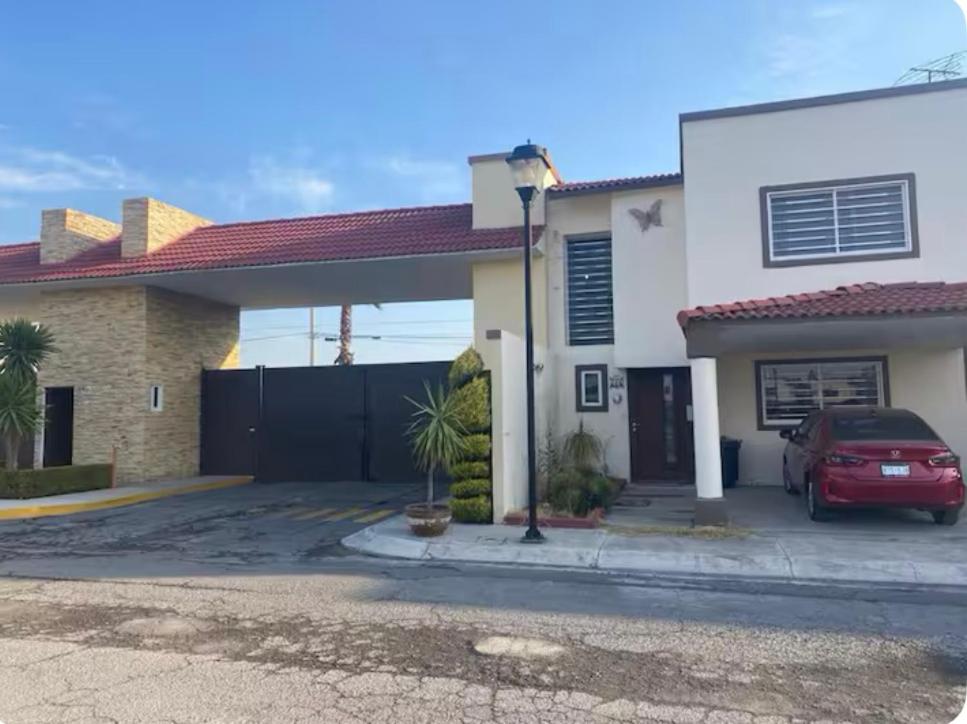 Casa amplia en fraccionamiento tranquilo