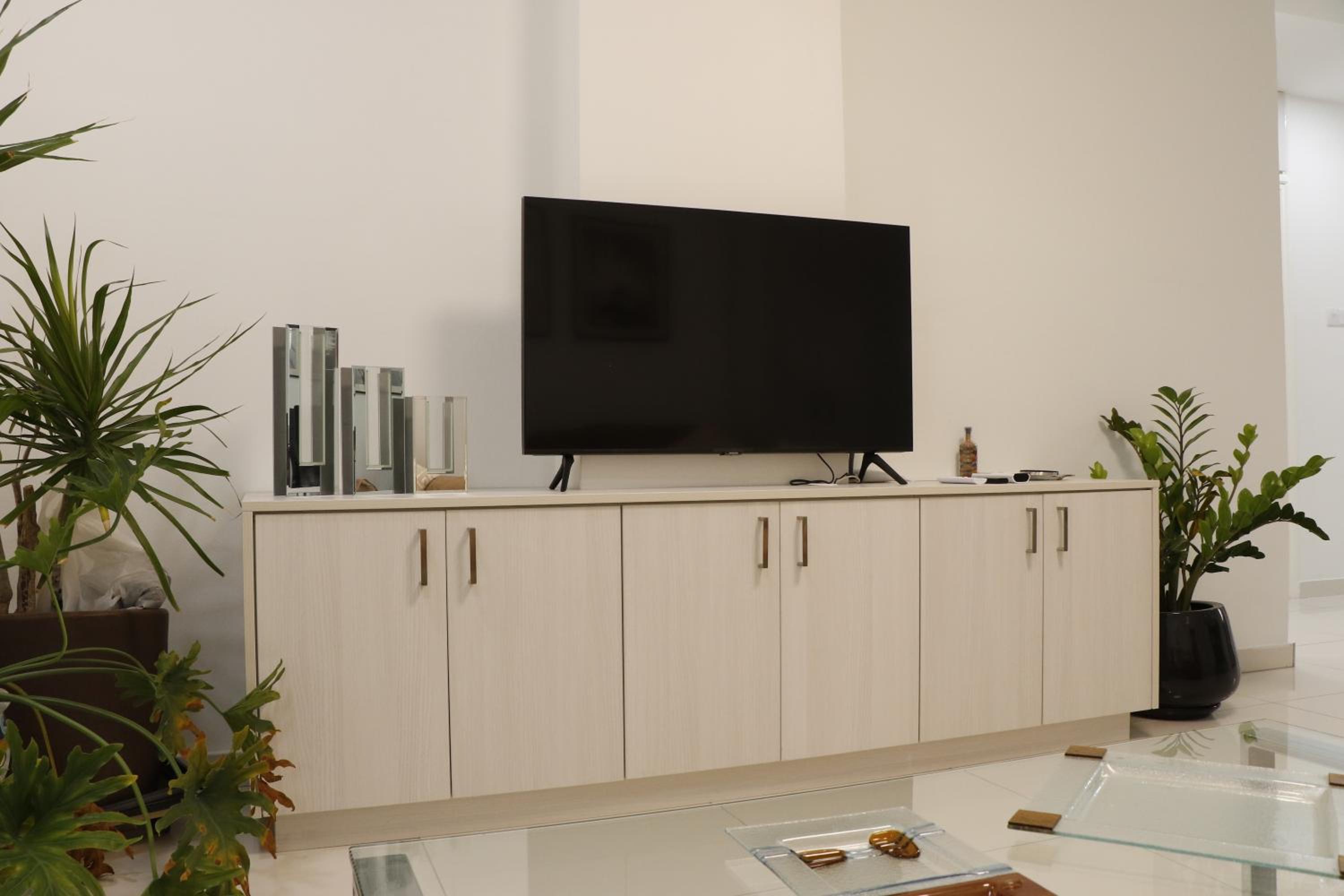 Spacious Apartment, NEAR PINIKOUDES BEACH