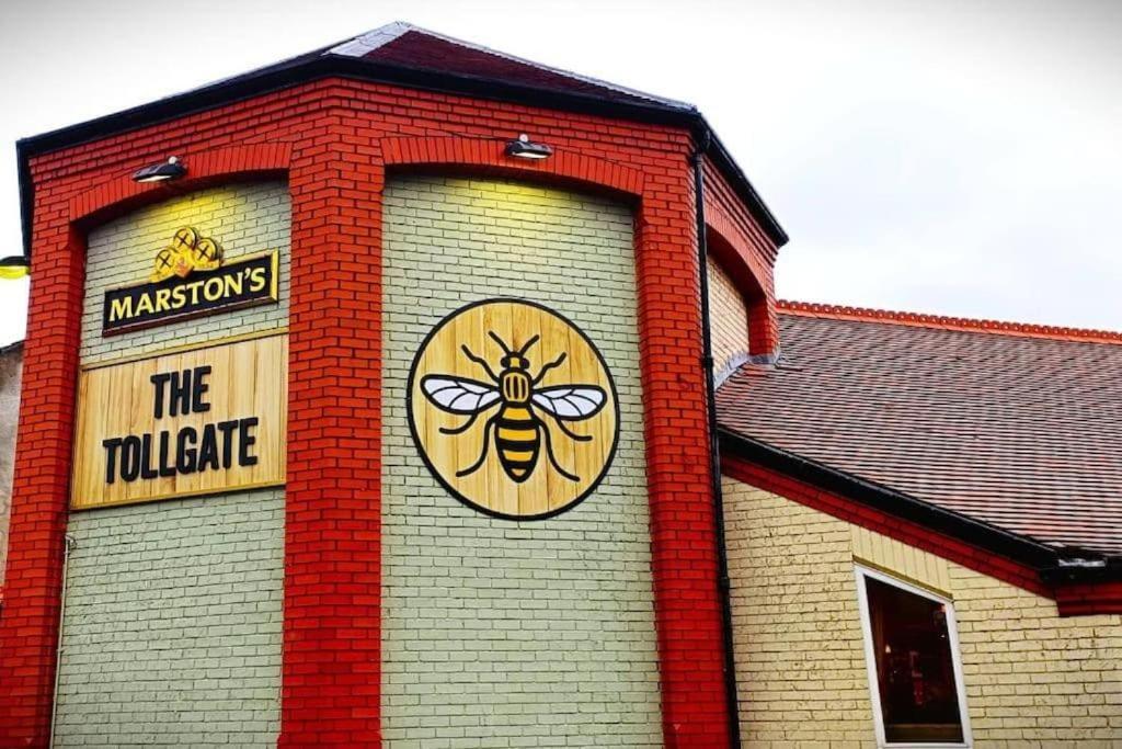 Mancunian Pride Villa