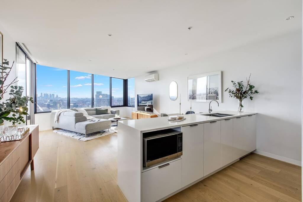 Lux Sky High Beachside Haven Apartments by Ready Set Host
