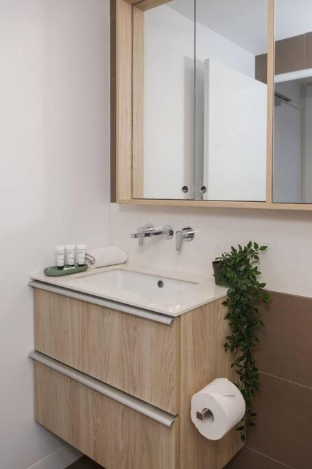 Lux Sky High Beachside Haven Apartments by Ready Set Host