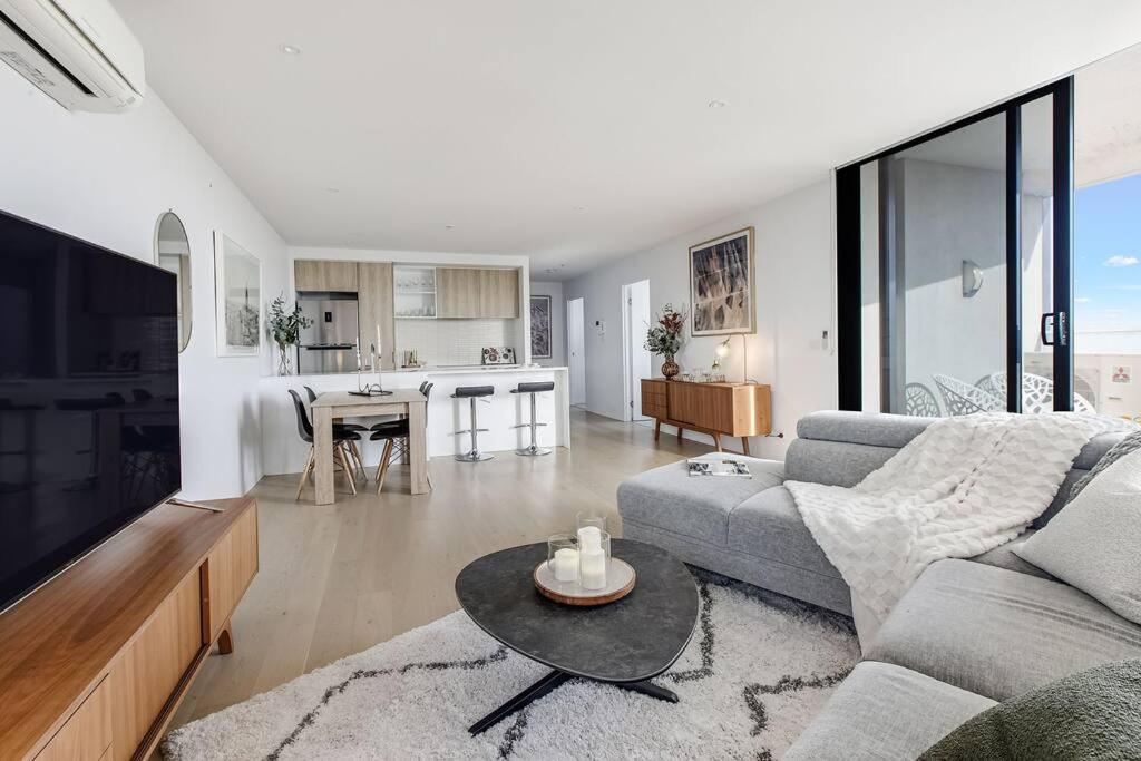 Lux Sky High Beachside Haven Apartments by Ready Set Host