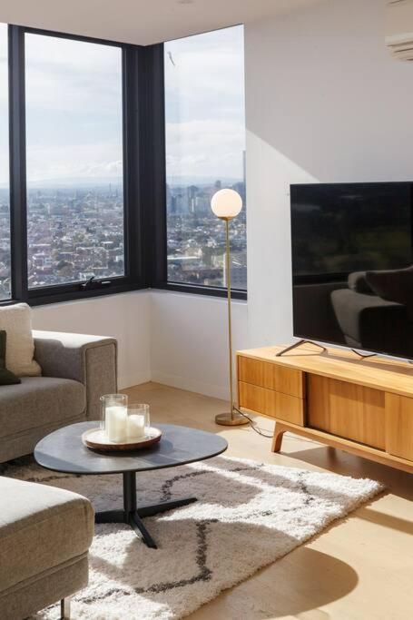 Lux Sky High Beachside Haven Apartments by Ready Set Host