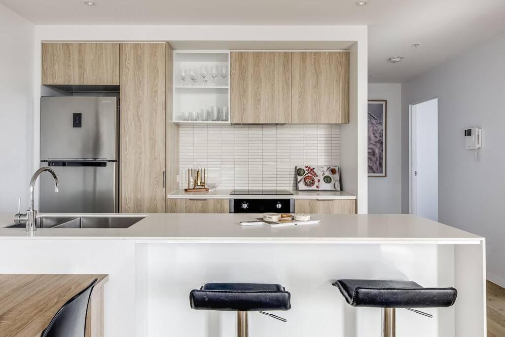Lux Sky High Beachside Haven Apartments by Ready Set Host
