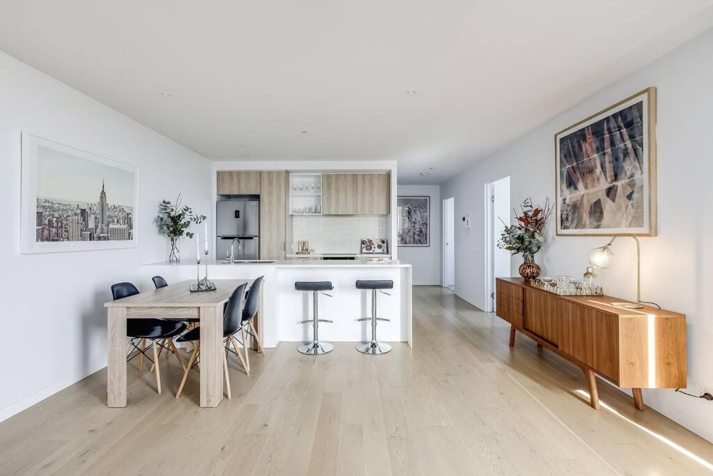 Lux Sky High Beachside Haven Apartments by Ready Set Host