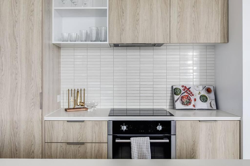 Lux Sky High Beachside Haven Apartments by Ready Set Host