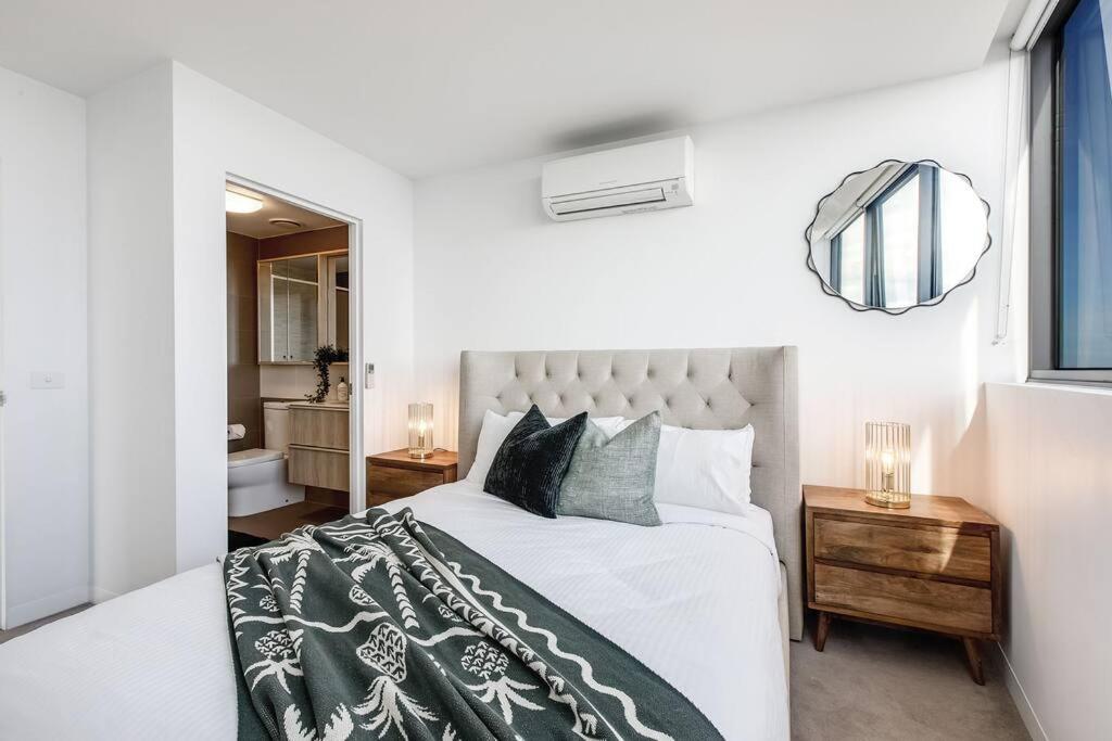 Lux Sky High Beachside Haven Apartments by Ready Set Host