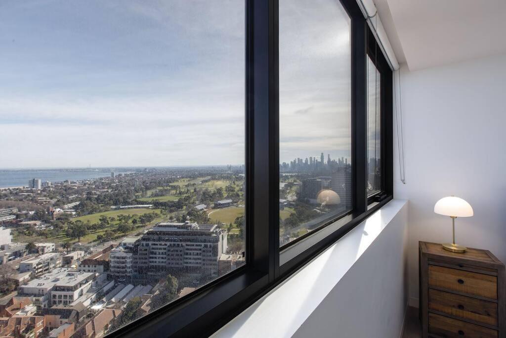 Lux Sky High Beachside Haven Apartments by Ready Set Host