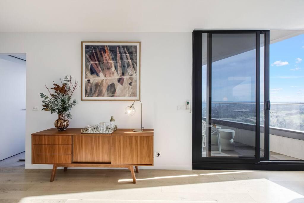 Lux Sky High Beachside Haven Apartments by Ready Set Host