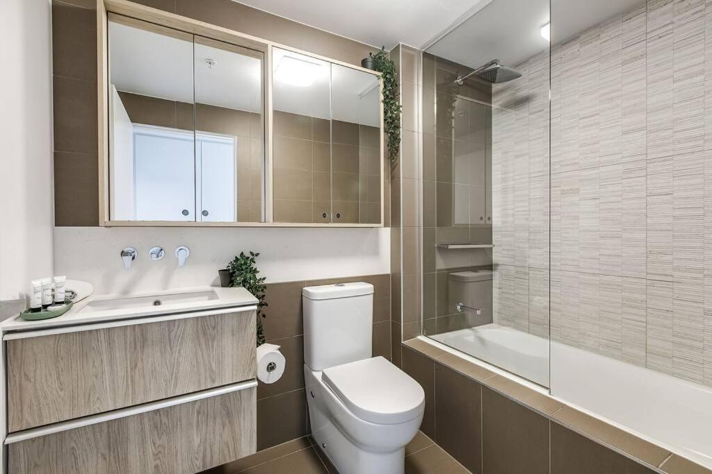 Lux Sky High Beachside Haven Apartments by Ready Set Host