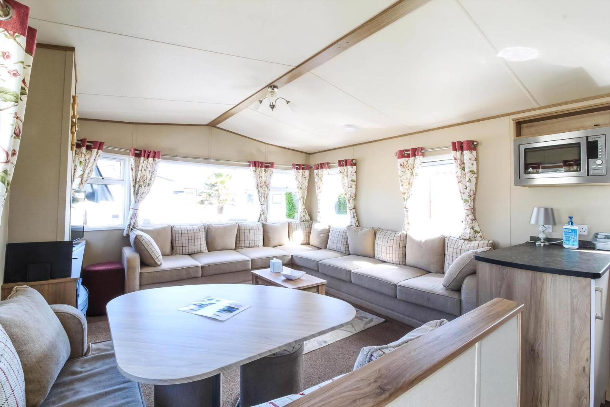 Brilliant 8 Berth Caravan Near Walton-On-The-Naze In Essex, Ref 17023Nm, photo 9