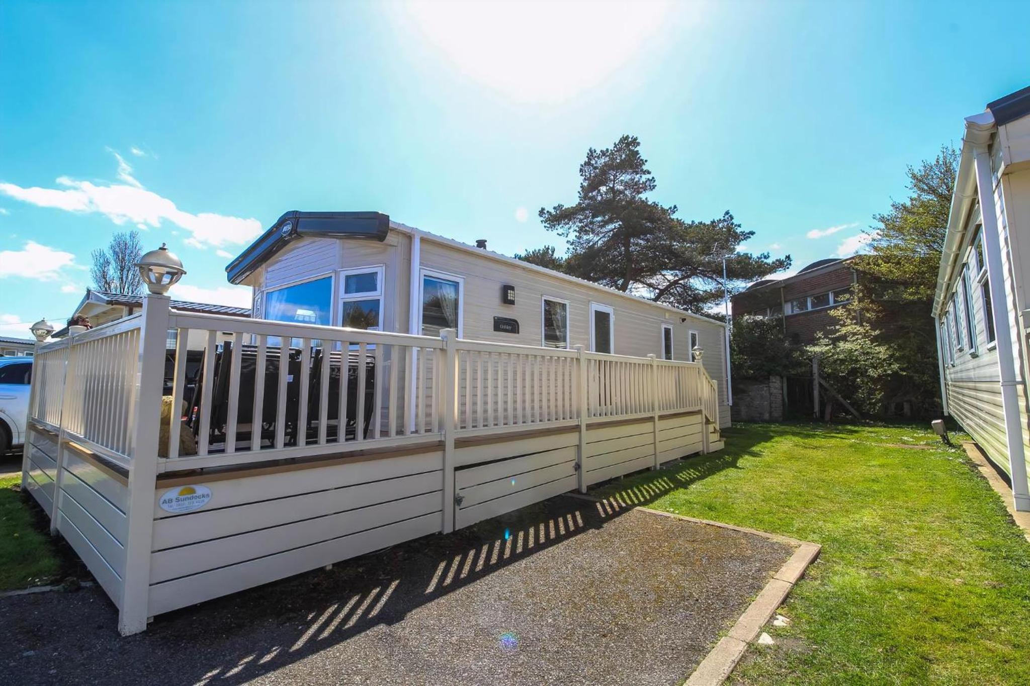Brilliant 8 Berth Caravan Near Walton-On-The-Naze In Essex, Ref 17023Nm