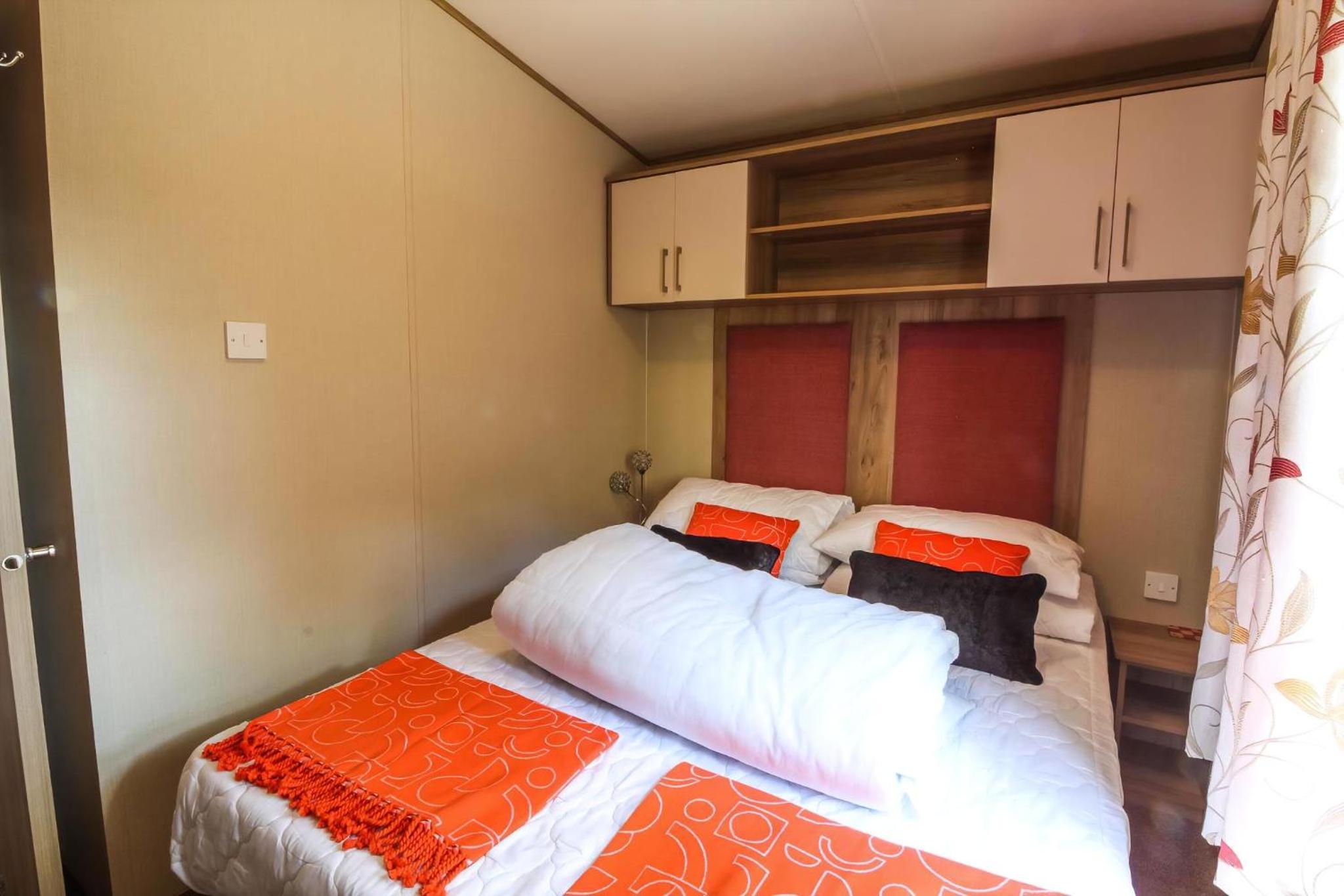 Brilliant 8 Berth Caravan Near Walton-On-The-Naze In Essex, Ref 17023Nm, photo 3
