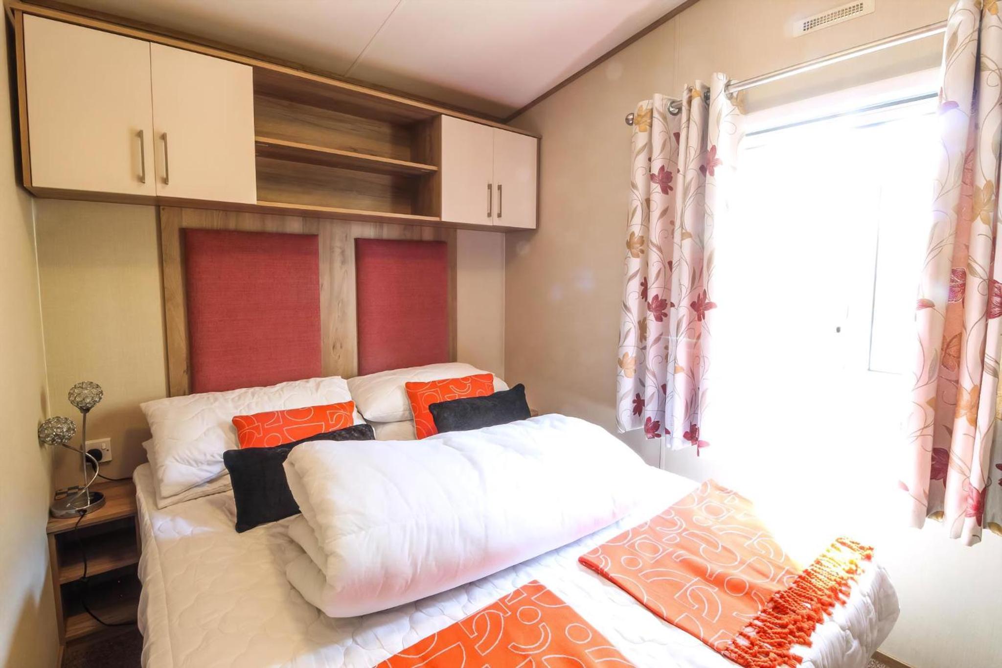 Brilliant 8 Berth Caravan Near Walton-On-The-Naze In Essex, Ref 17023Nm, photo 14