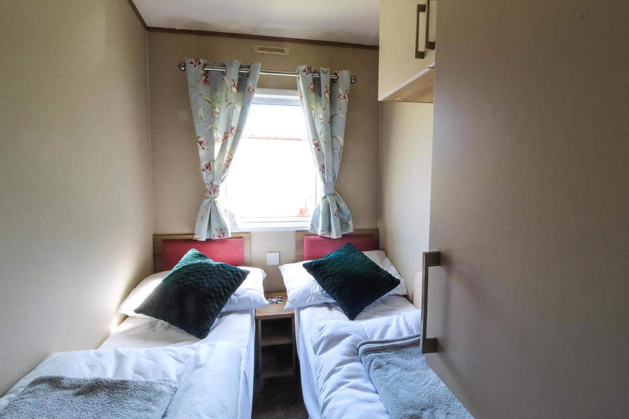 Brilliant 8 Berth Caravan Near Walton-On-The-Naze In Essex, Ref 17023Nm, photo 15