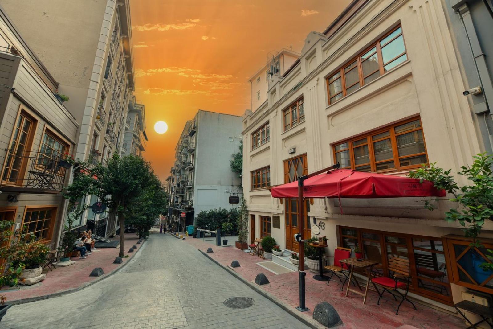 Taksim Private Terrace Close to Antique Store Galata Port Cihangir