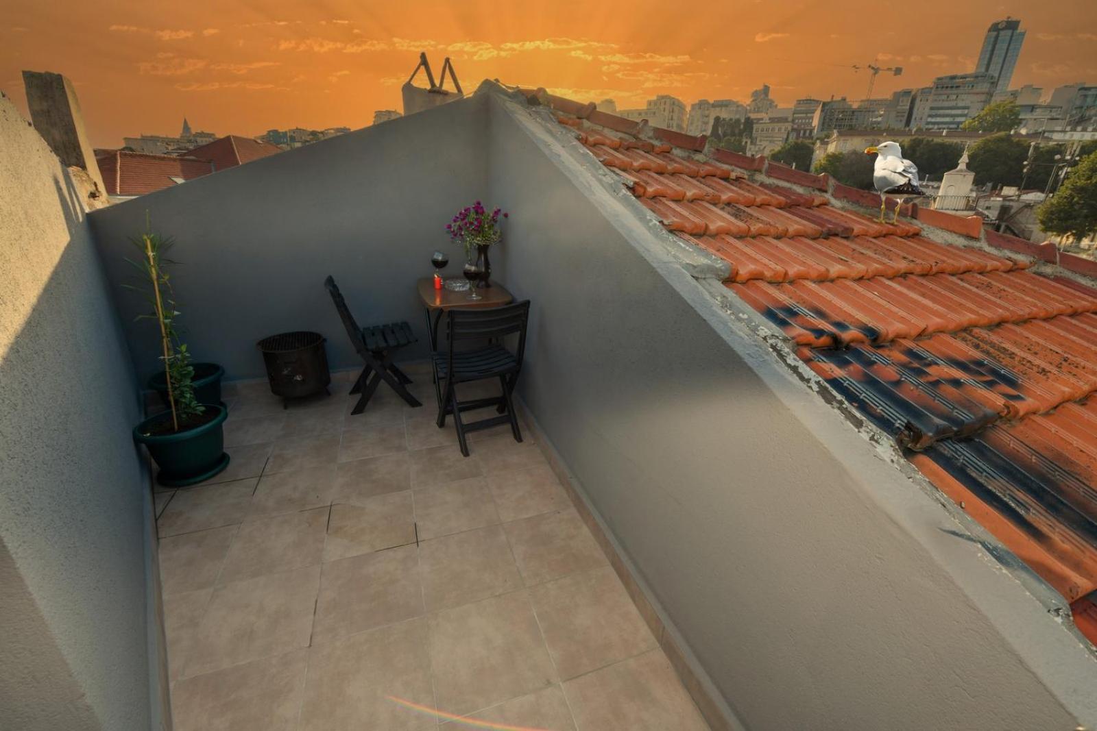 Taksim Private Terrace Close to Antique Store Galata Port Cihangir