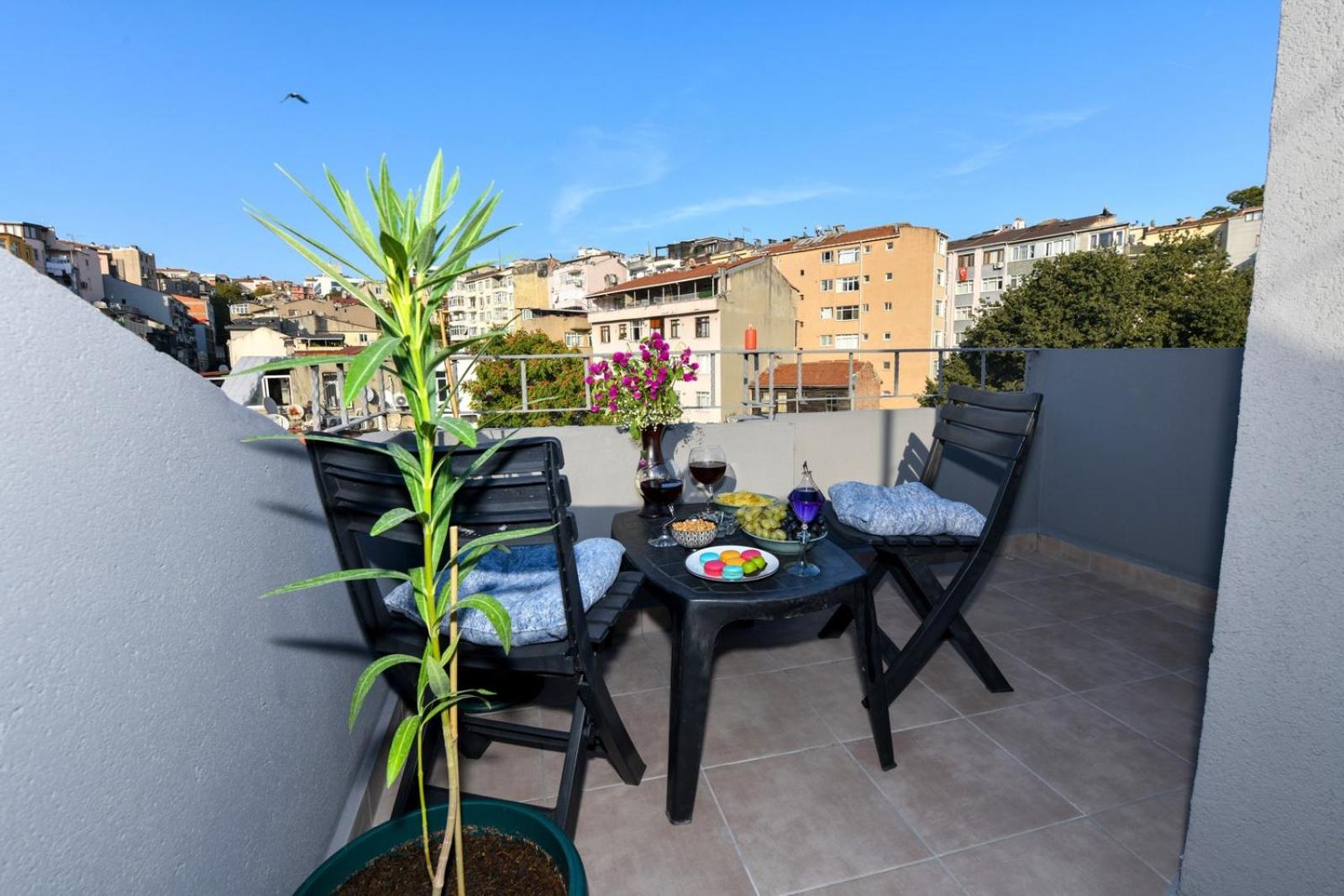 Taksim Private Terrace Close to Antique Store Galata Port Cihangir