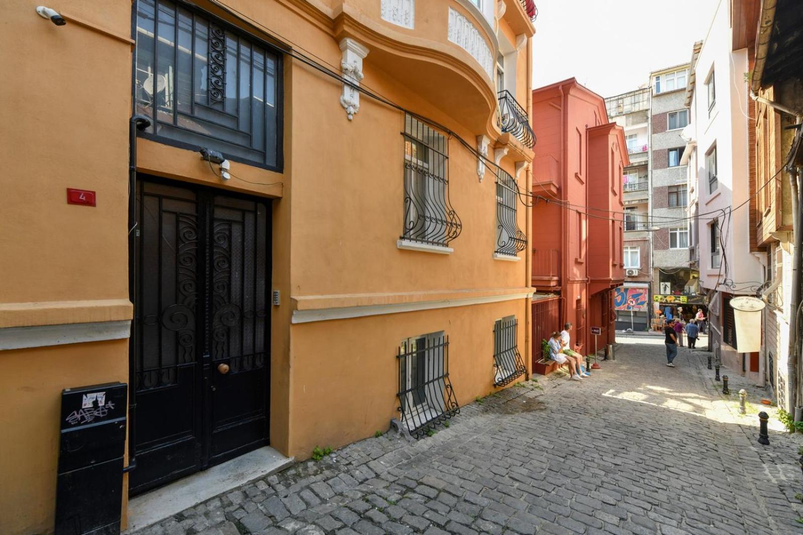 Taksim Private Terrace Close to Antique Store Galata Port Cihangir