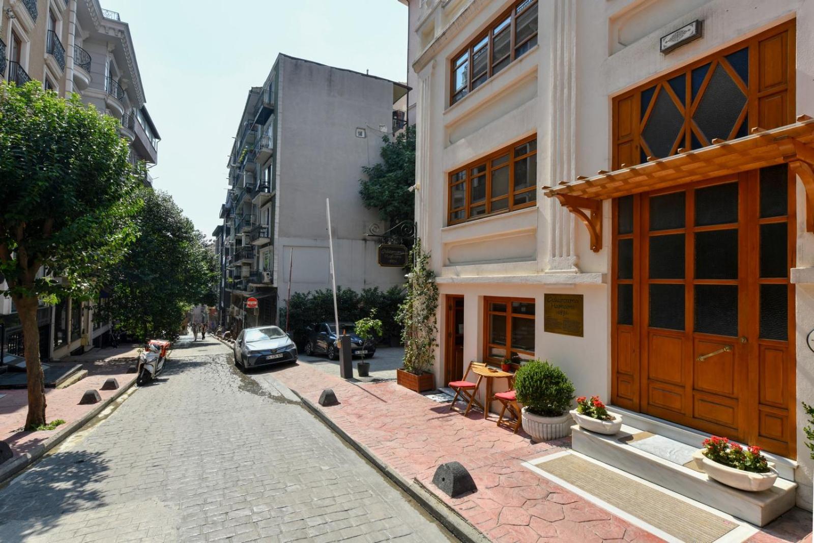 Taksim Private Terrace Close to Antique Store Galata Port Cihangir