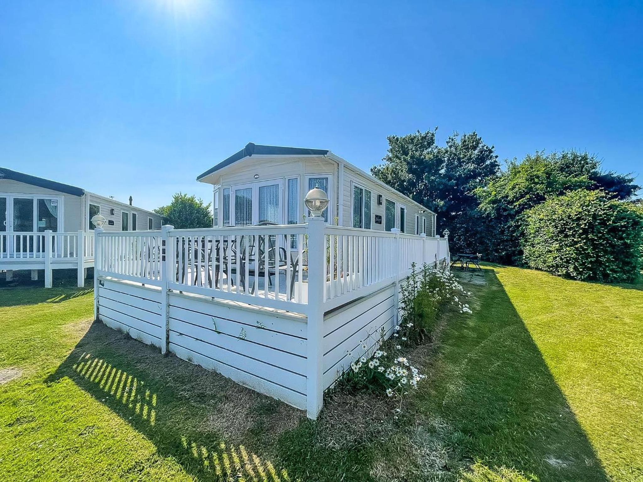 Beautiful 8 Berth Caravan At Cherry Tree Holiday Park In Norfolk Ref 70803C view 4