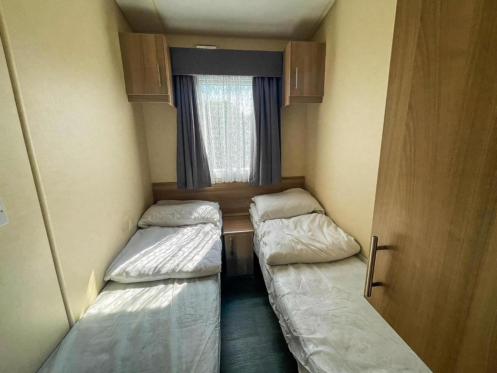 Beautiful 8 Berth Caravan At Cherry Tree Holiday Park In Norfolk Ref 70803C view 5
