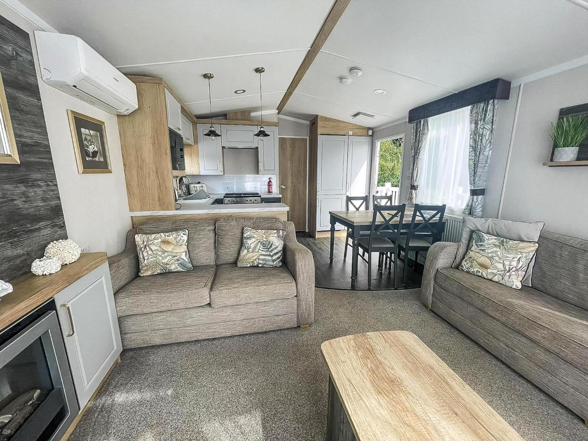 Stunning Caravan With Large Decking At Manor Park In Hunstanton Ref 23016K view 4
