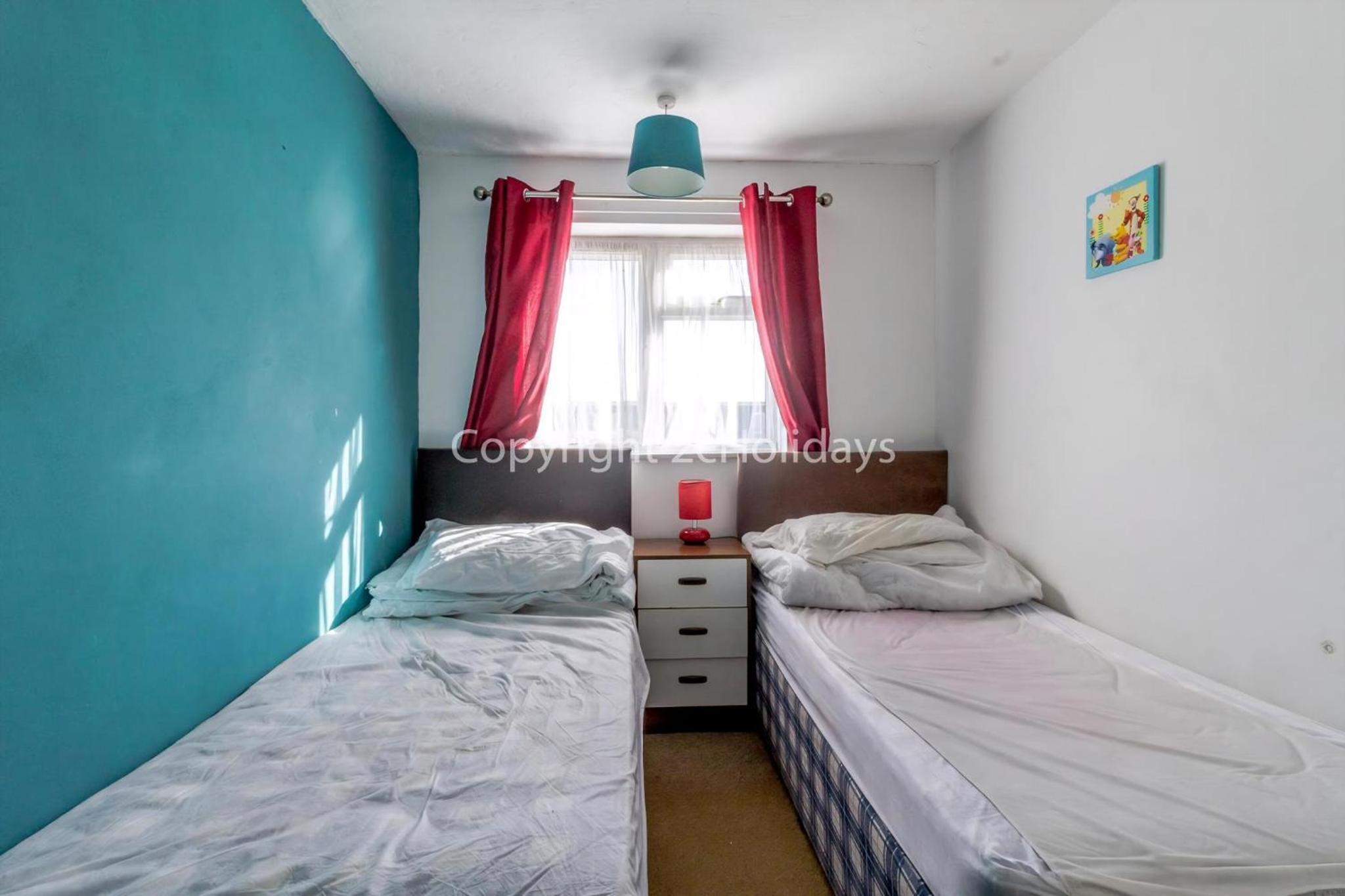 Great 3 Bed Chalet To Hire In Hemsby, Ideal For A Seaside Break! Ref 18201B view 2