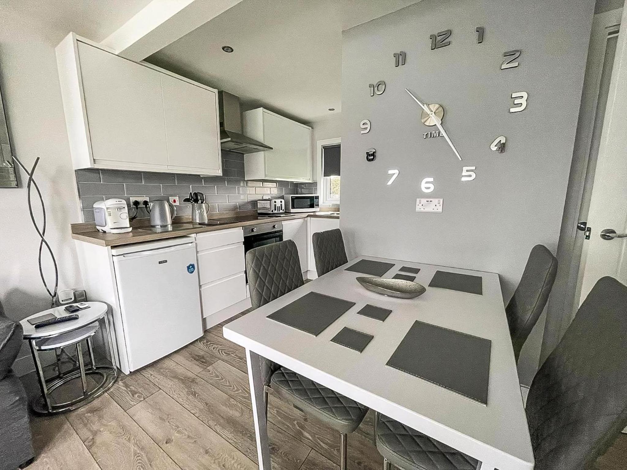 Beautiful Chalet In The Seaside Village Of Scratby, Norfolk Ref 51054S, photo 10