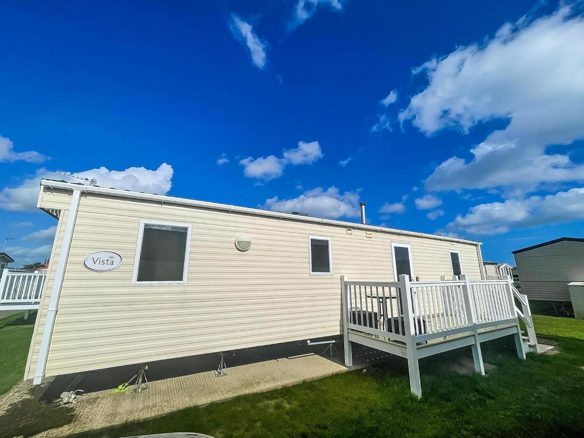 Homely 8 Berth Caravan At California Cliffs Near To Scratby Beach Ref 50067G