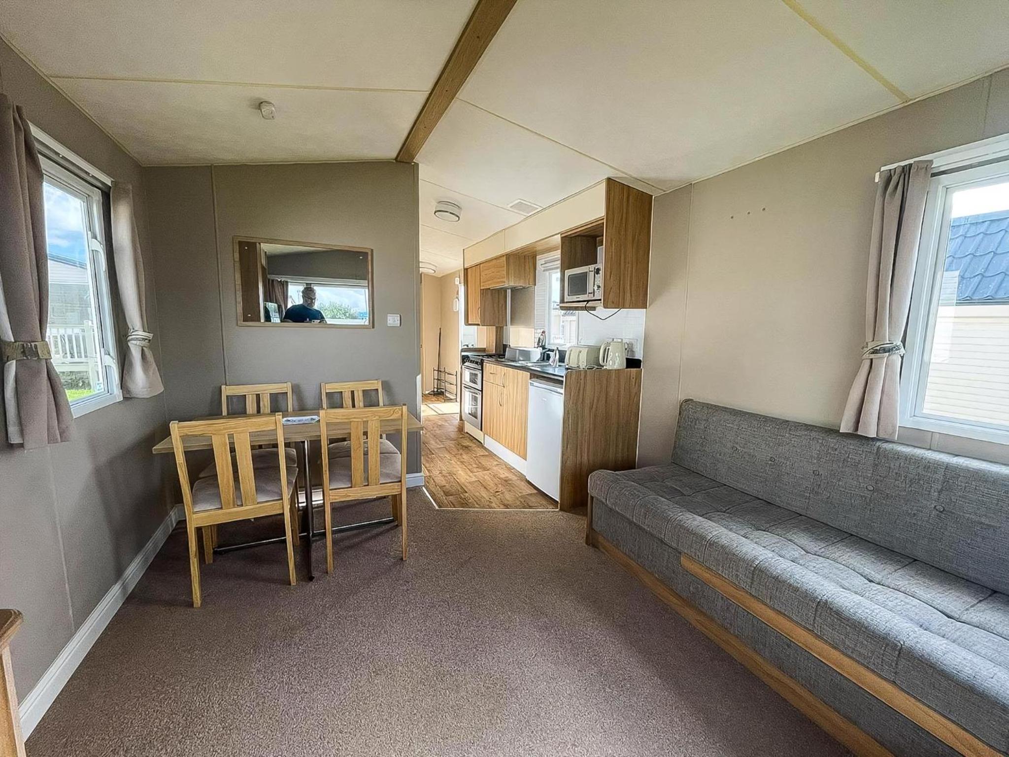 Homely 8 Berth Caravan At California Cliffs Near To Scratby Beach Ref 50067G