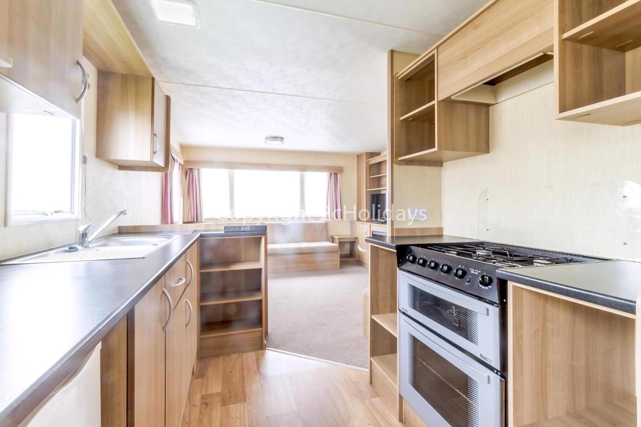 Great Seaside 8 Berth Caravan At Haven Hopton-On-Sea In Norfolk Ref 80010T view 3