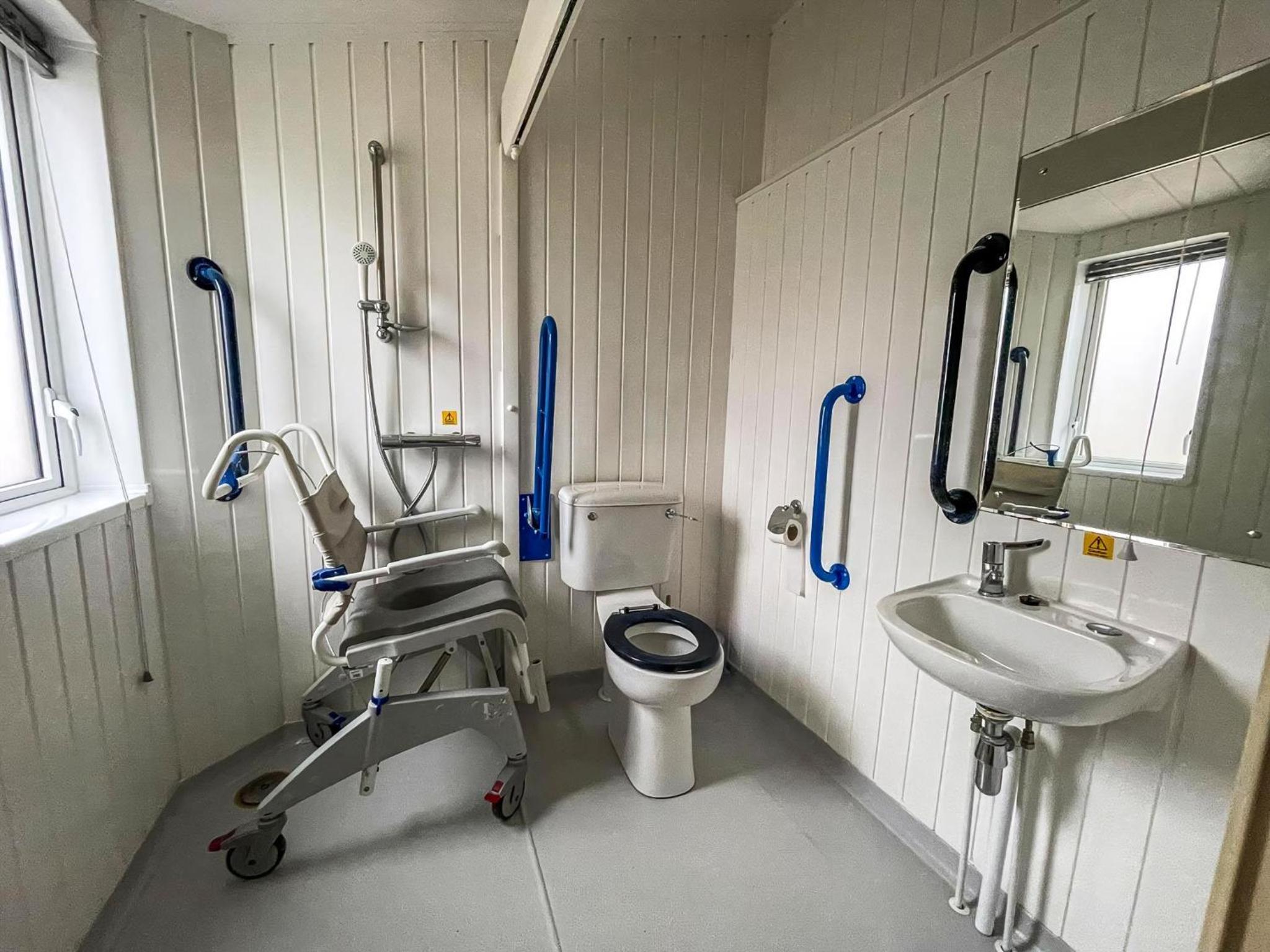 Beautiful 6 Berth Lodge With Disabled Access At Cherry Tree Ref 70829C view 5