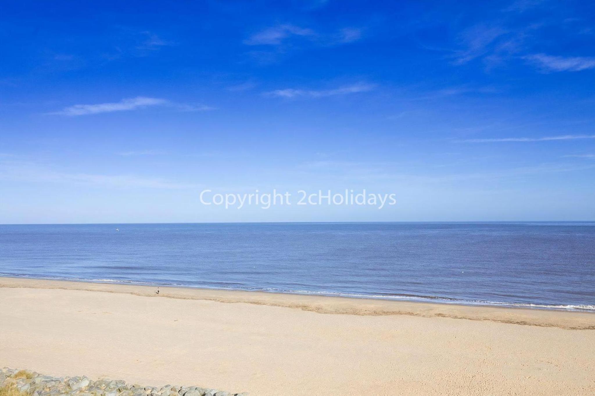 Lovely 8 Berth Caravan With Decking And Nearby Scratby Beach Ref 50005A view 4