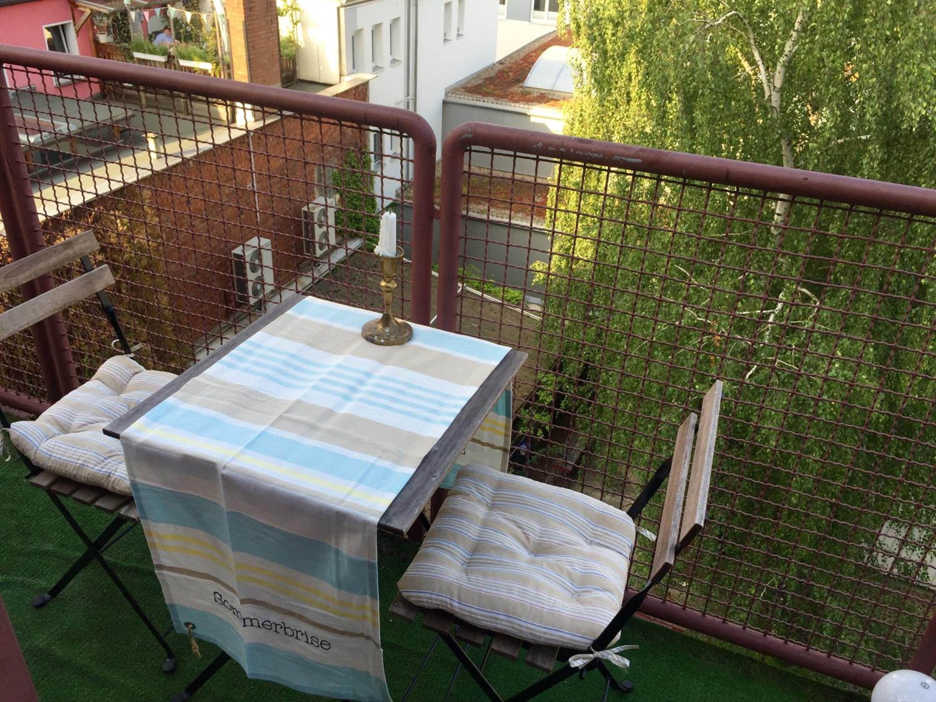 Central Studio with mini balcony