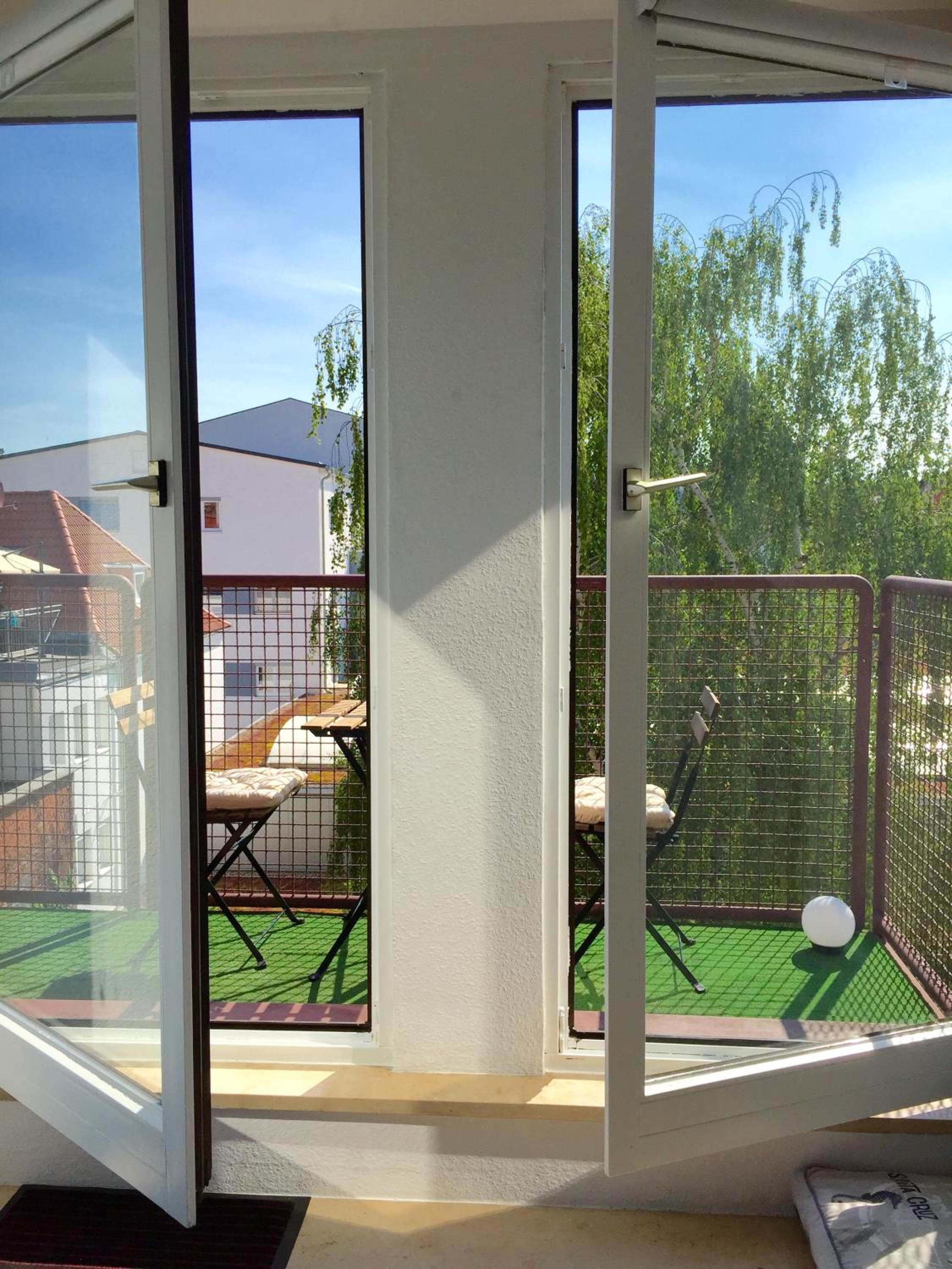 Central Studio with mini balcony