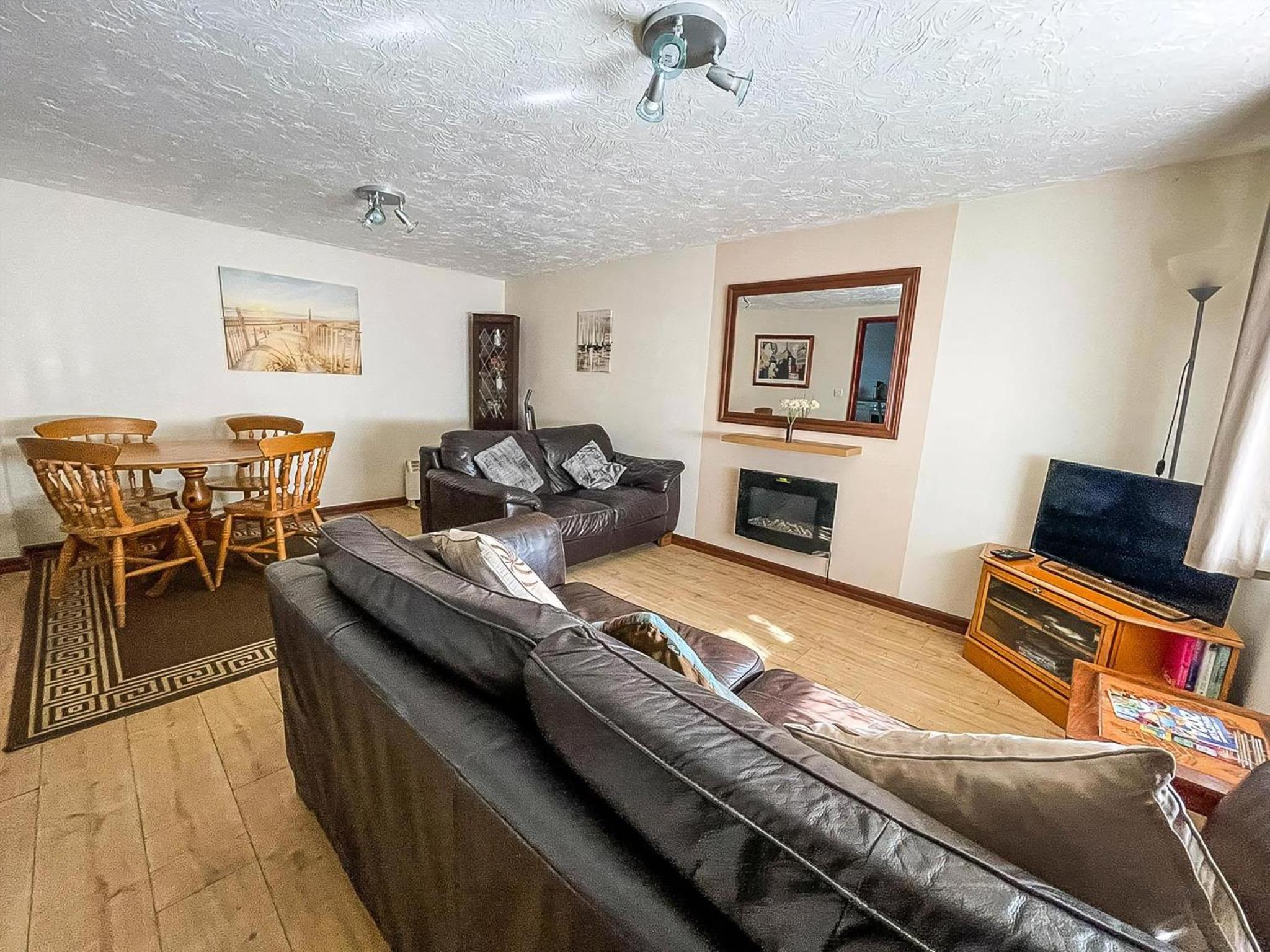 Seaside Cottage In Beautiful Hemsby, Norfolk By The Beach Ref 99007J view 4