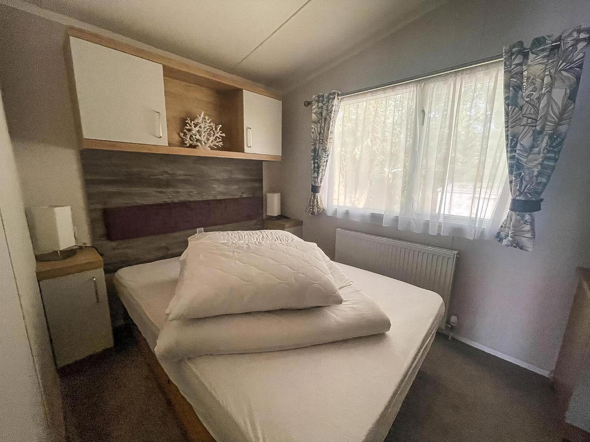 Stunning Caravan With Large Decking At Manor Park In Hunstanton Ref 23016K view 5