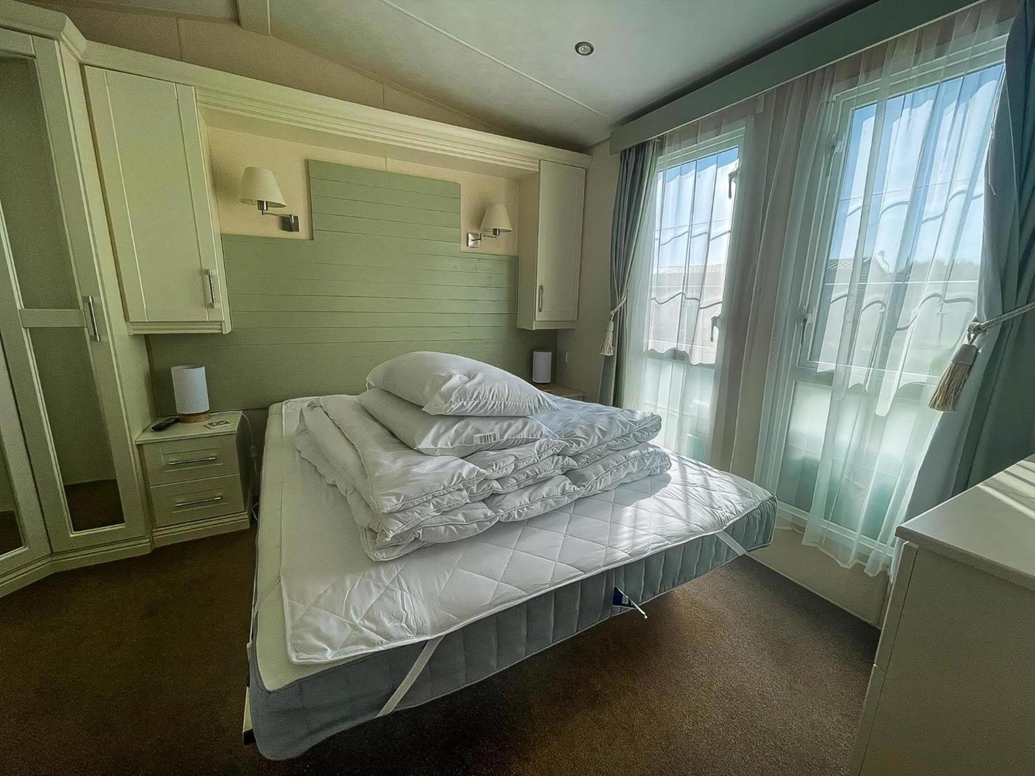 Lovely Caravan With Decking At Manor Park, Near Hunstanton Beach Ref 23034C view 4