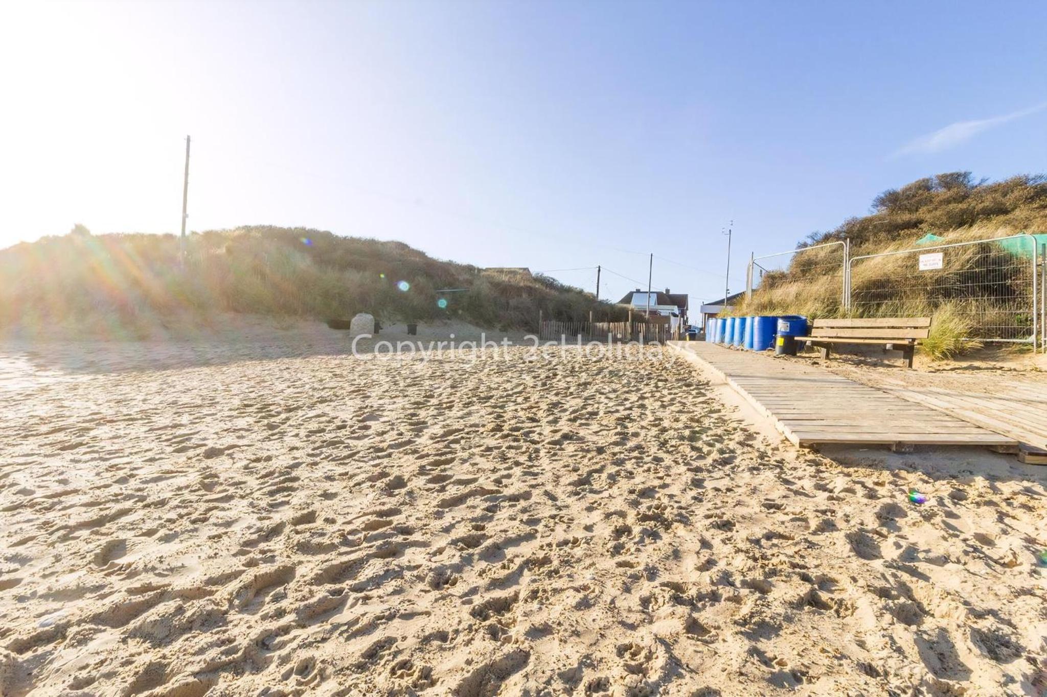 Seaside Cottage In Beautiful Hemsby, Norfolk By The Beach Ref 99007J view 5