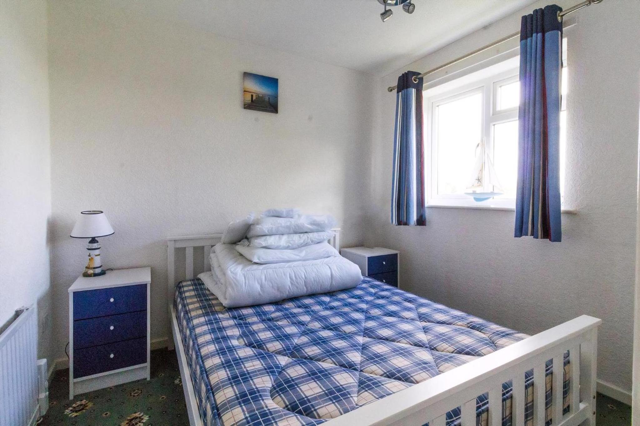 4 Berth Chalet To Hire In Just Walking Distance To Hemsby Beach Ref 18152B view 3