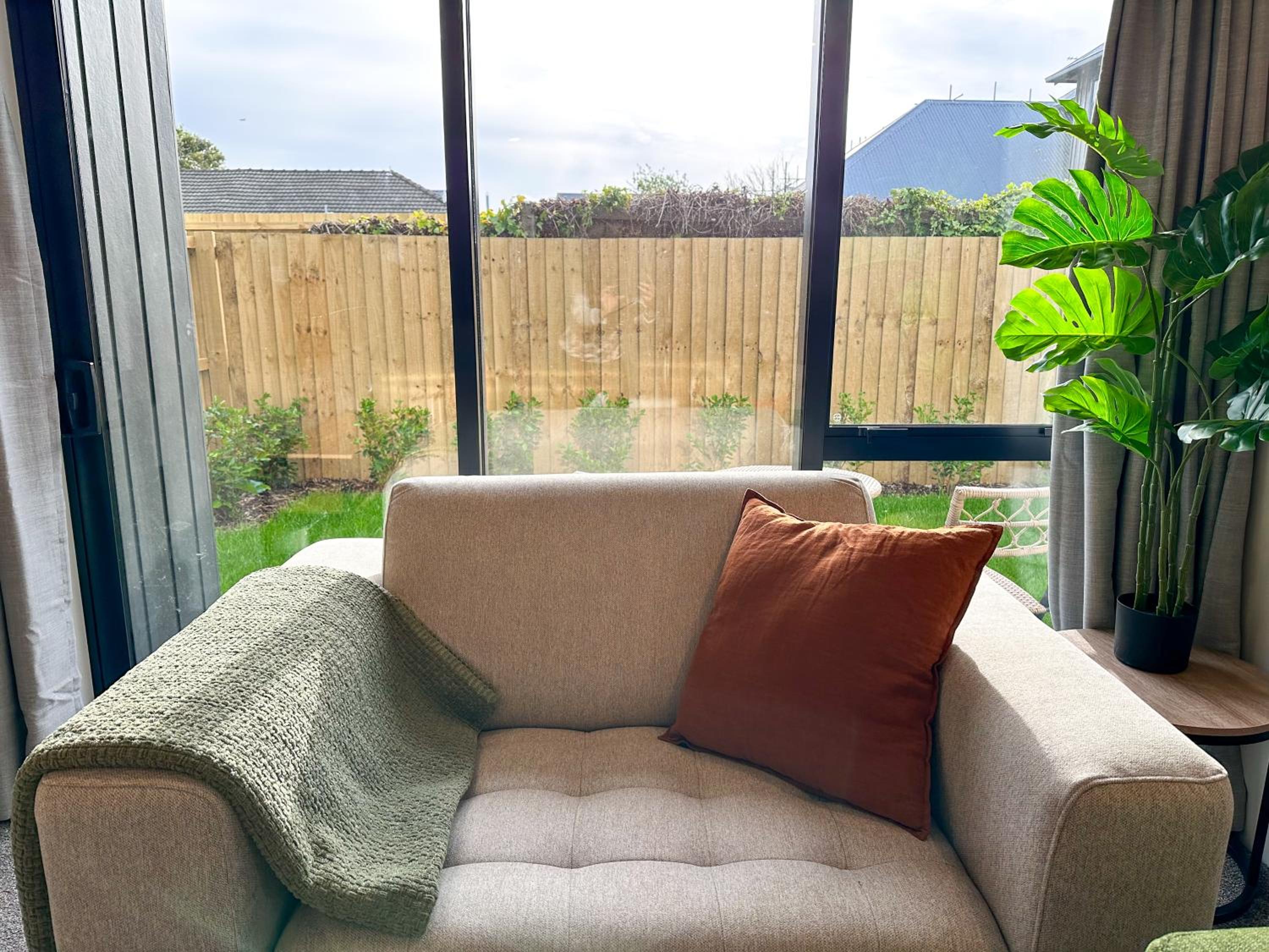 Cosy Modern Home - New Build in Christchurch view 3