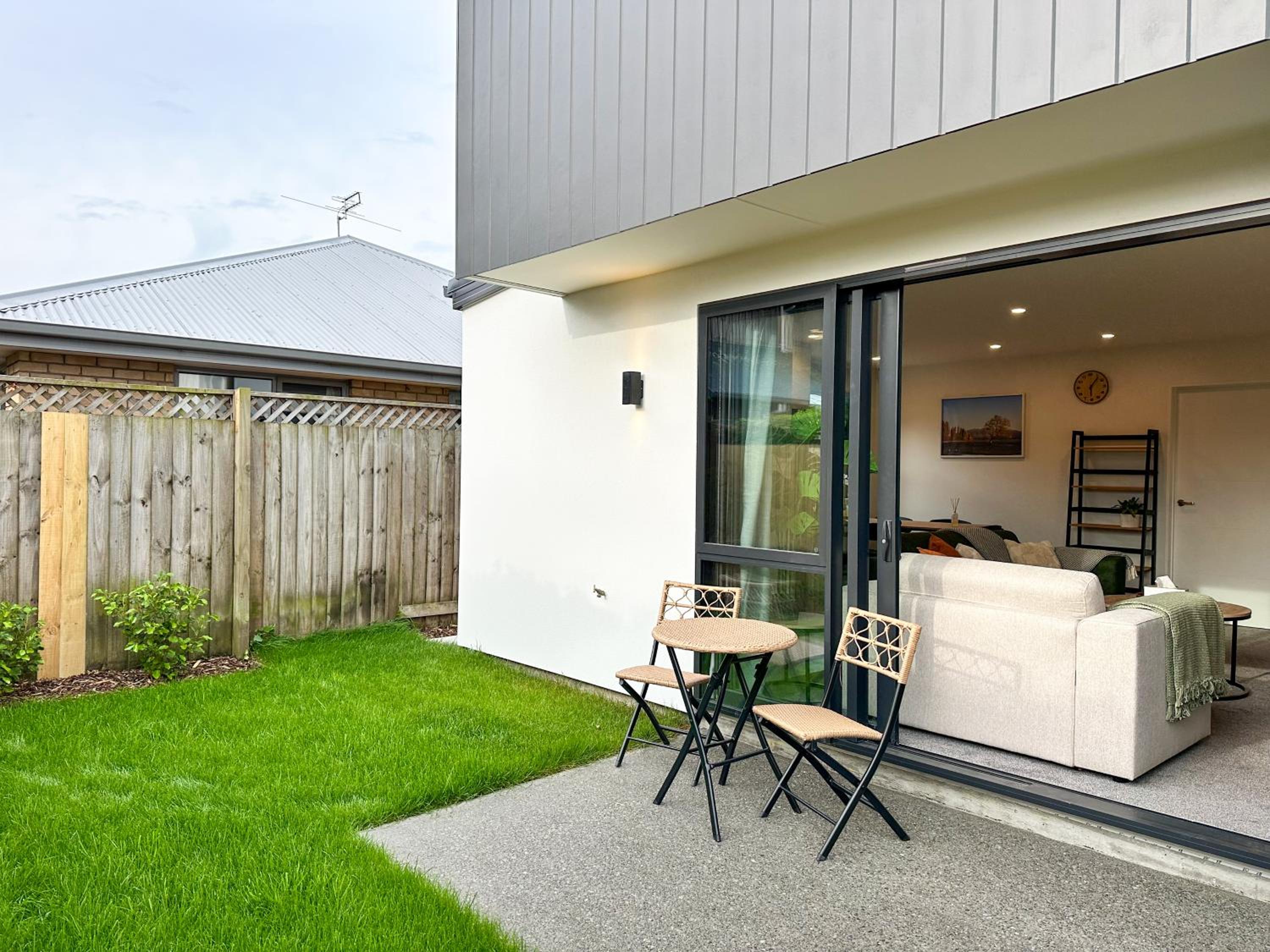 Cosy Modern Home - New Build in Christchurch view 5