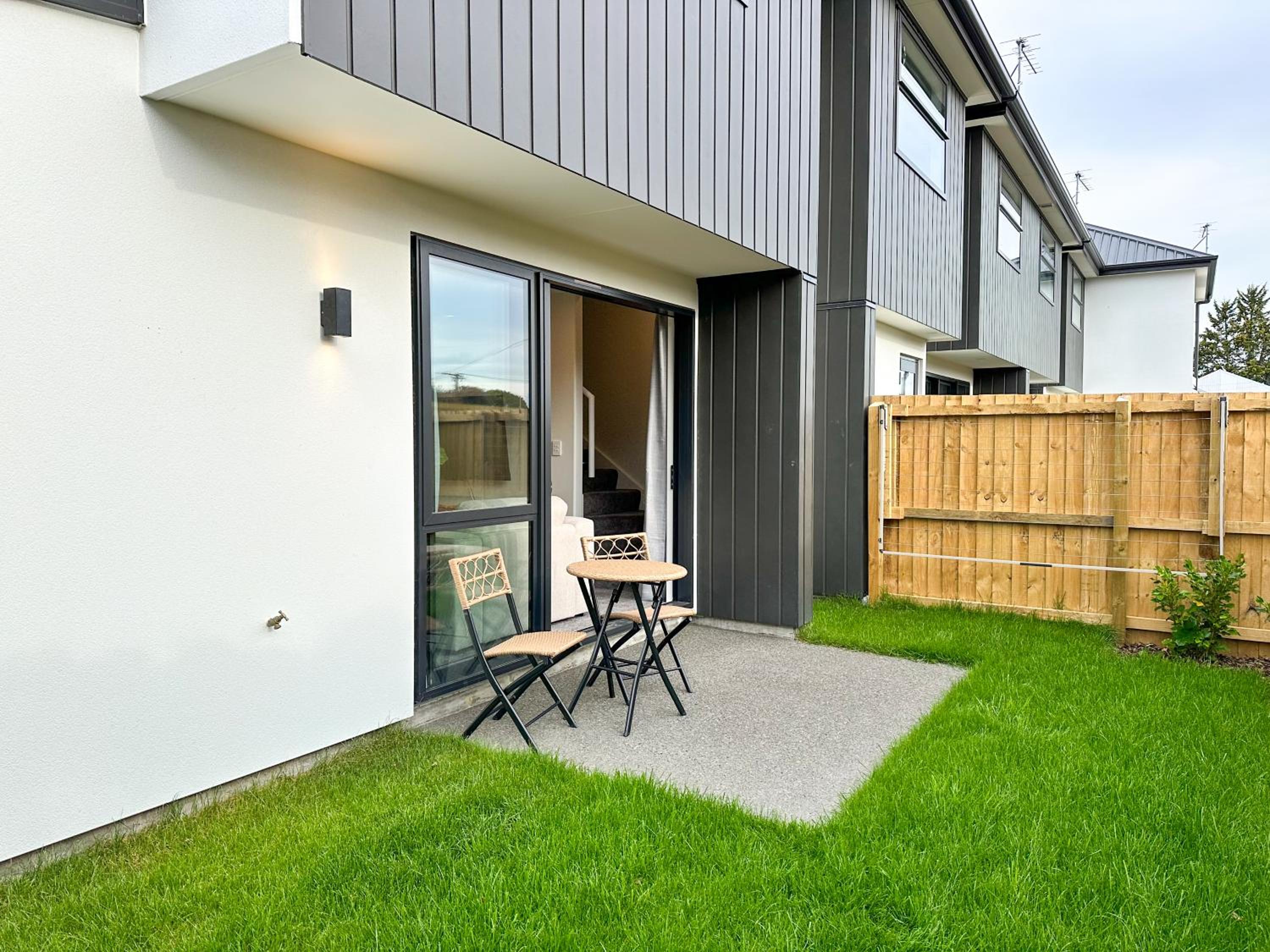 Cosy Modern Home - New Build in Christchurch view 4