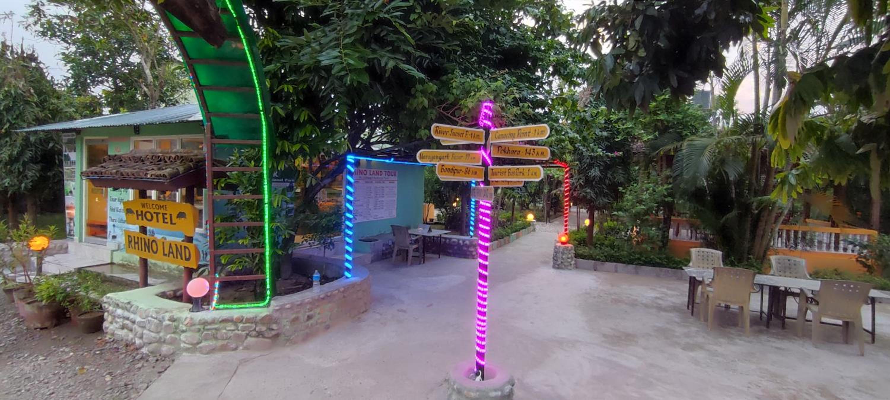 Hotel Rhino Land-Sauraha Family Home