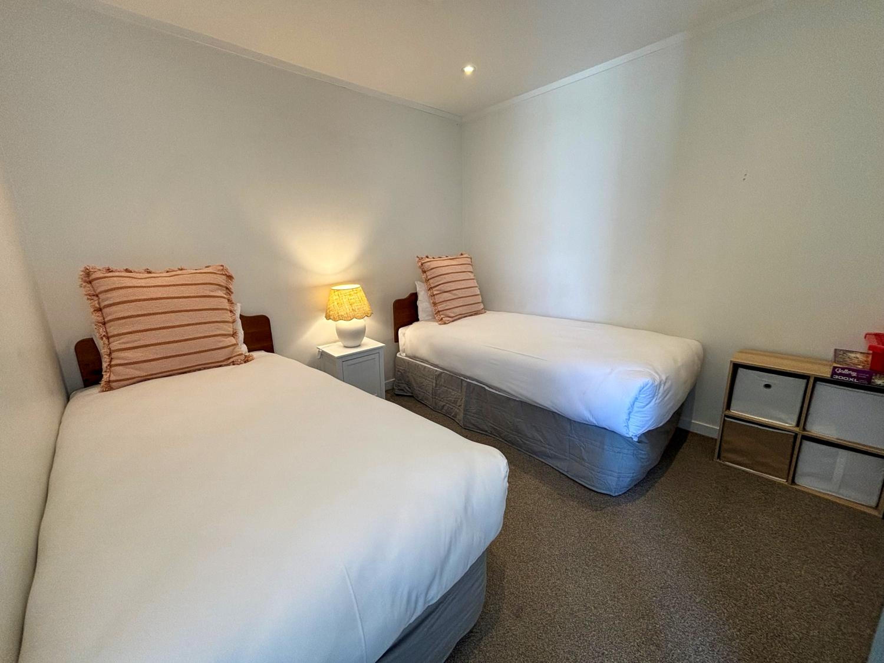 Family-Friendly 3BR Apt with Balconies, Ensuite & Carpark view 3