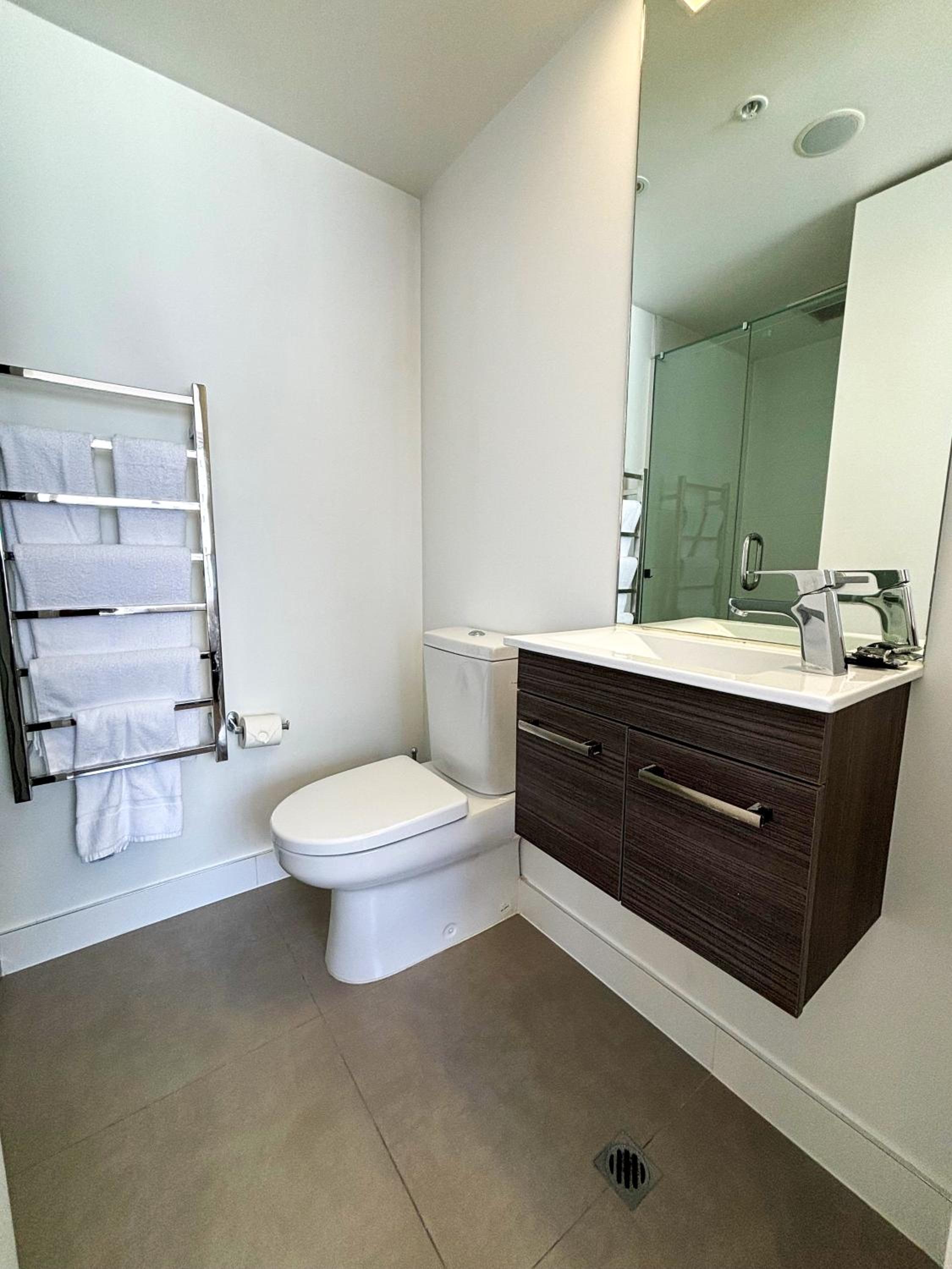 Family-Friendly 3BR Apt with Balconies, Ensuite & Carpark view 5