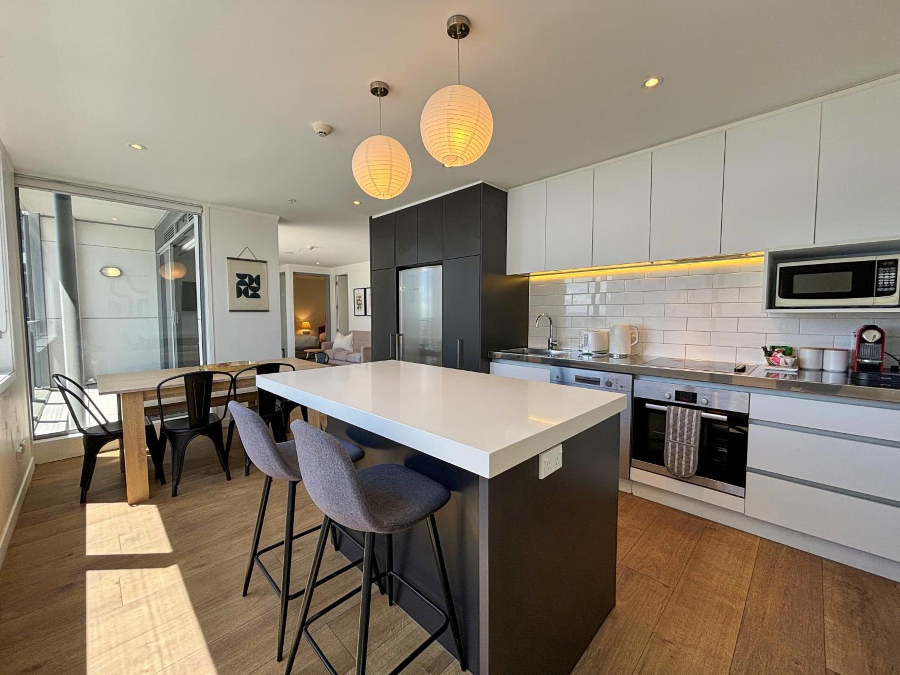 Family-Friendly 3BR Apt with Balconies, Ensuite & Carpark view 4