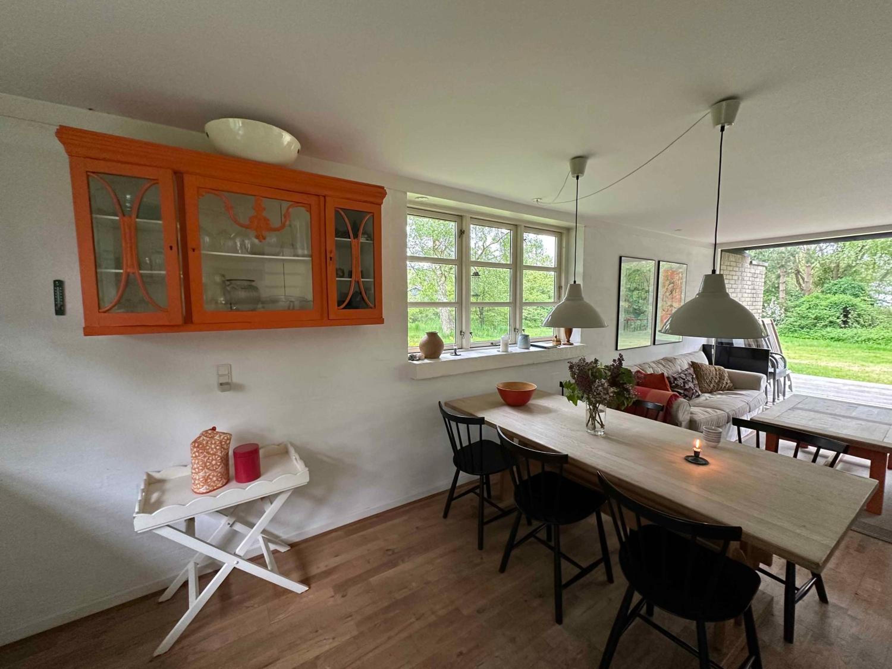 Cozy Thatched Cottage With Modern Décor